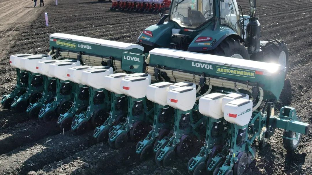 潍柴雷沃智慧农业护航“天中麦客”再出征(图1)